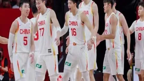 綠城對卓爾附加賽首回合2-2戰成平手，迪諾關鍵時刻點球力挽狂瀾